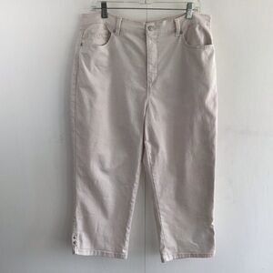 Gloria Vanderbilt Amanda All Around Slimming Effect Capri size 16.